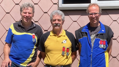 Feldschiessen 2022 Schützen mit Kränzen